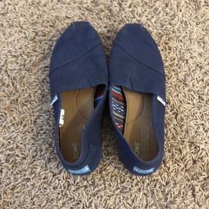Navy blue toms